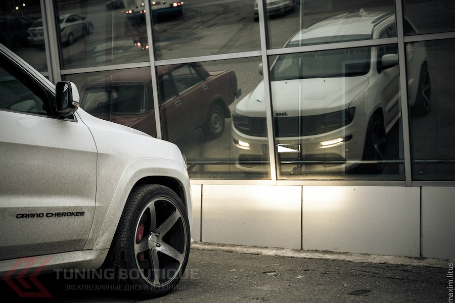 Jeep Grand Cherokee WK2 на 22" дисках Concavo CW-5 фото 2
